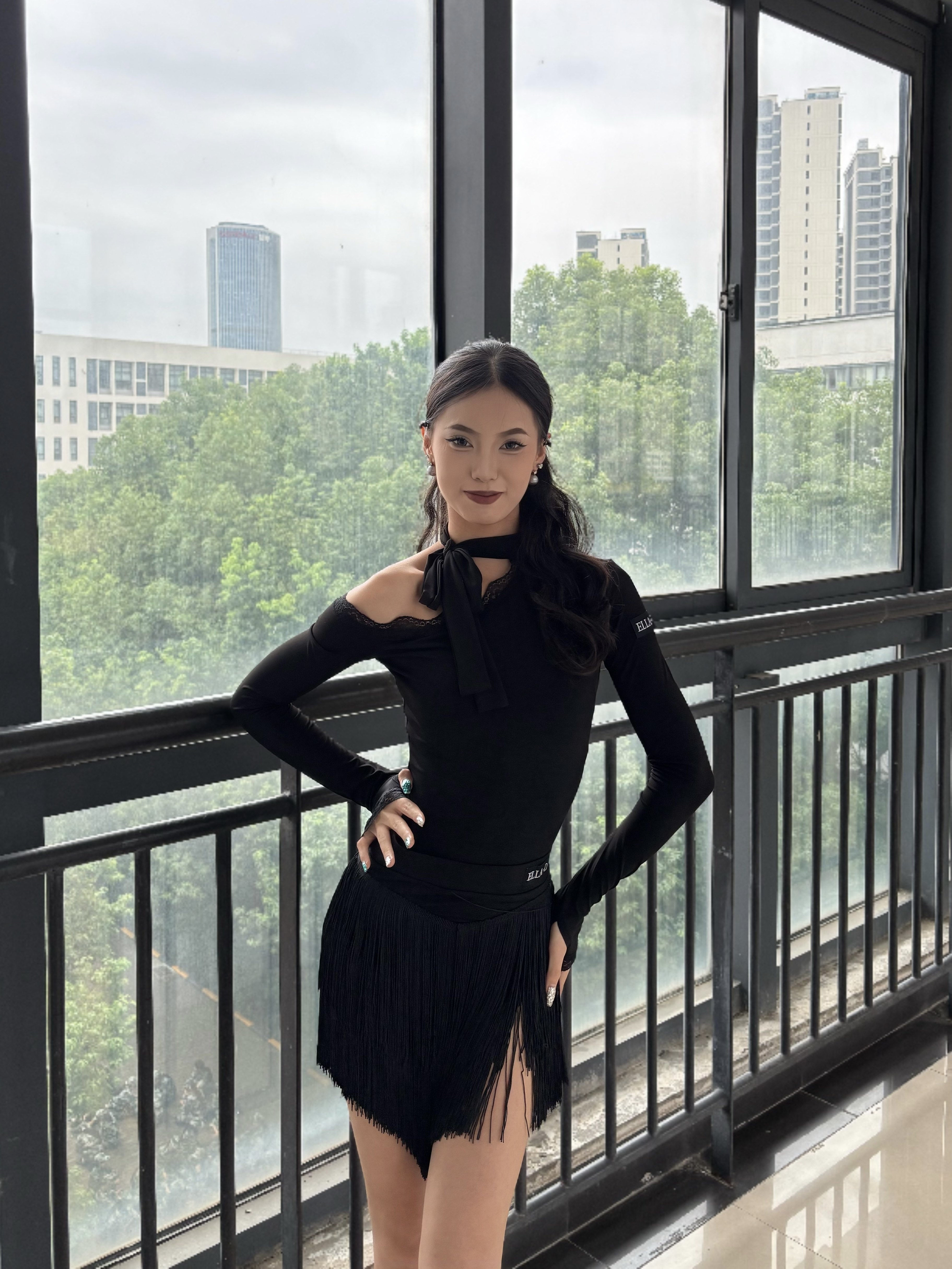 ELLA-D拉丁舞服露单肩长袖上衣流苏半身裙黑色套装练舞教课女成人