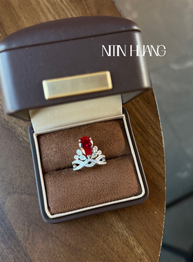 NITIN HUANG   为爱加冕水滴皇冠鸽血红宝石戒指3克拉925纯银镀金