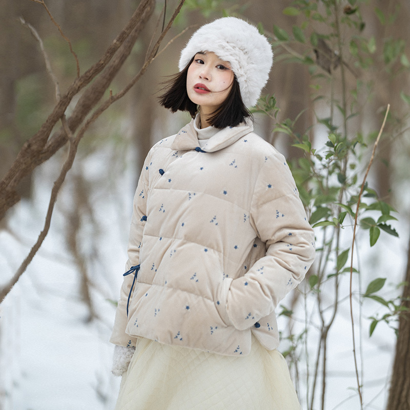 偏中式羽绒服女短款冬季刺绣外套