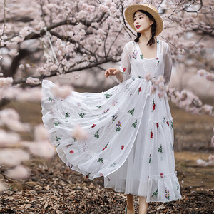 现货【春光如许】白色雪纺连衣裙女夏季新款宽松长裙V领绣花裙子