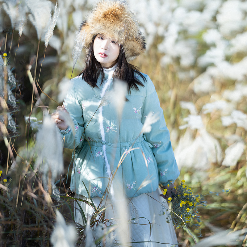 精美绣花短款羽绒服保暖中式立领