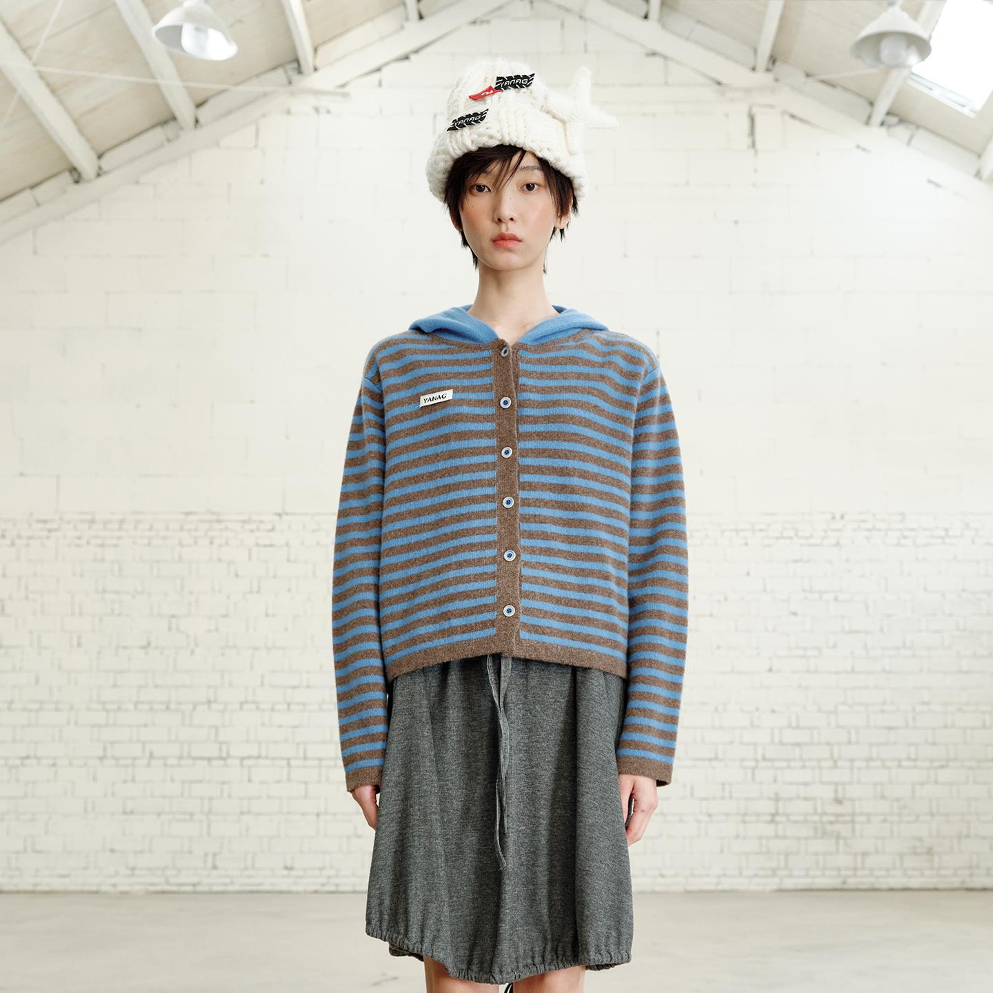 YANAG针织LOGO标条纹连帽开衫