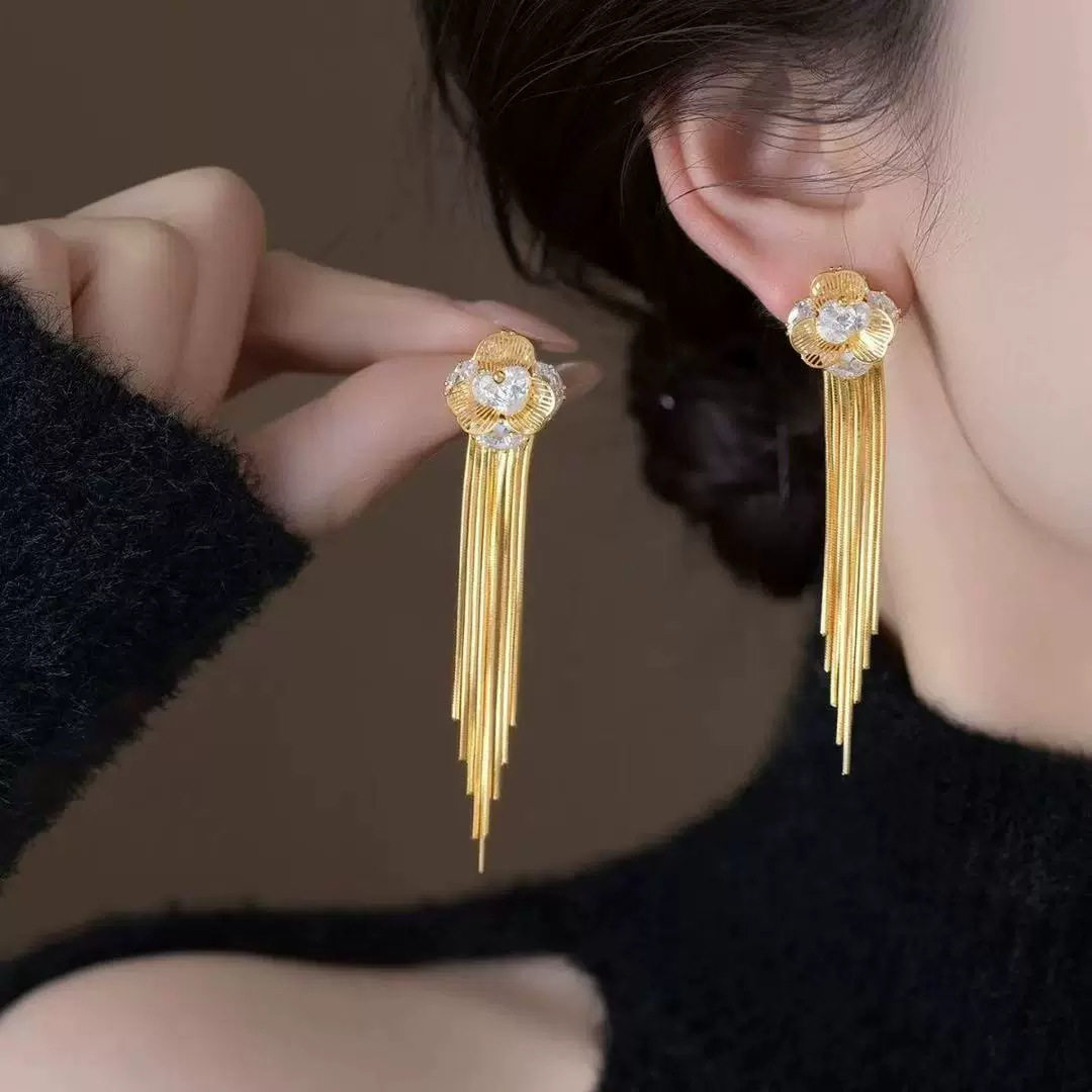 金色镶钻四叶花流苏耳钉耳环女长款夸张配饰气质设计感日韩耳坠潮