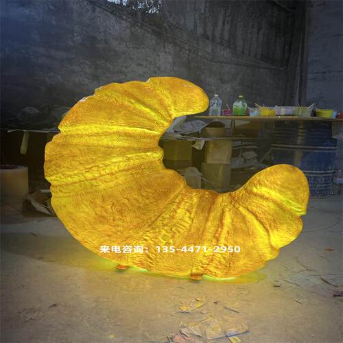 卡通可颂牛角包模型雕塑