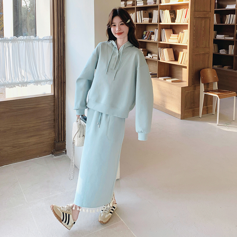 浅蓝色时尚连帽卫衣半身裙套装裙女2025春季新款高级感运动两件套