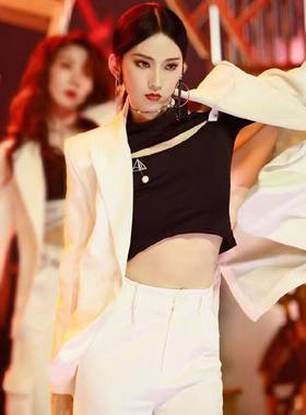 青春有你2奉陪明星女团打歌服