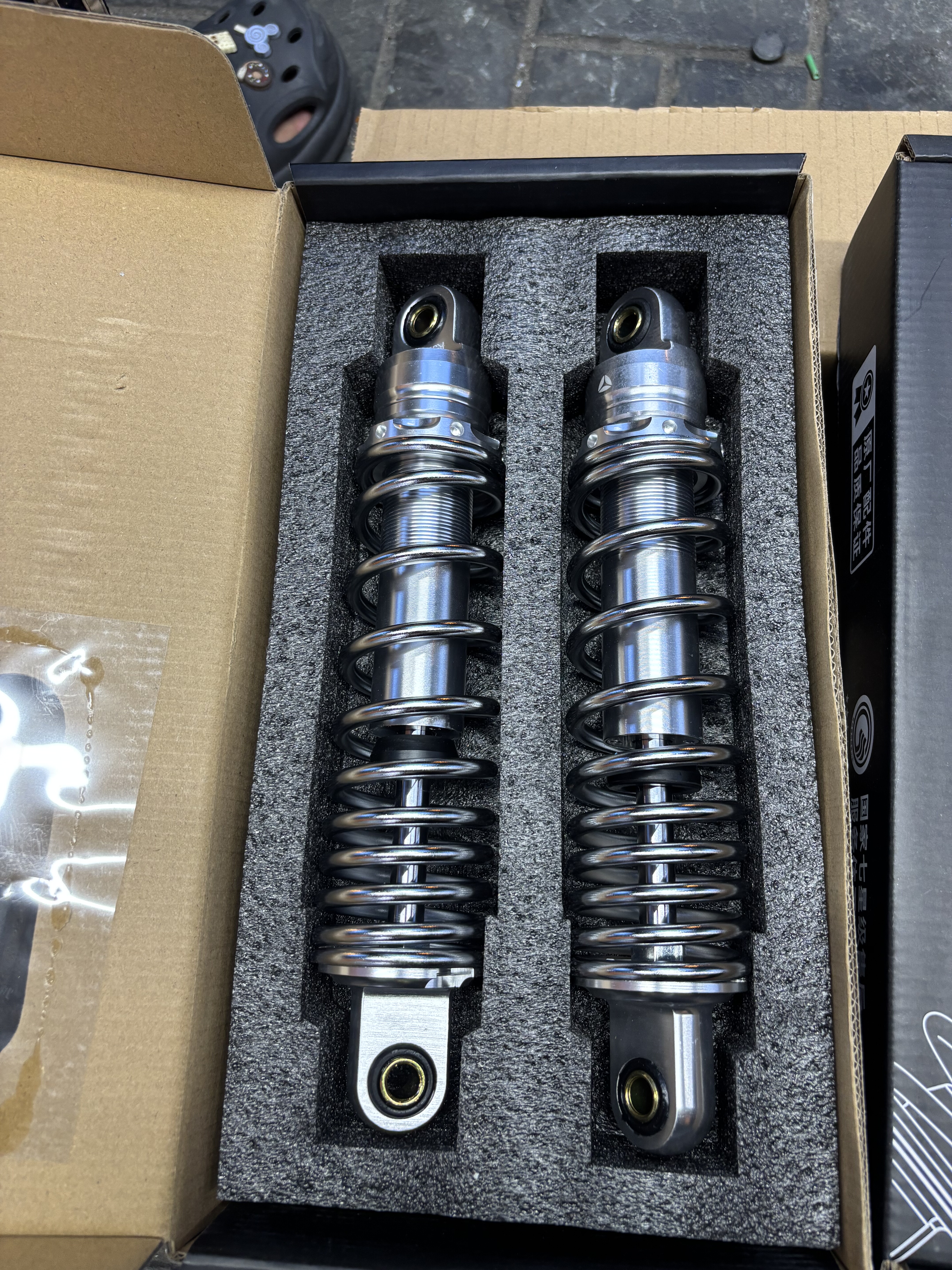 雅迪白鲨70白鲨90升级后减震原厂定制版减震可调减震软硬可调舒服