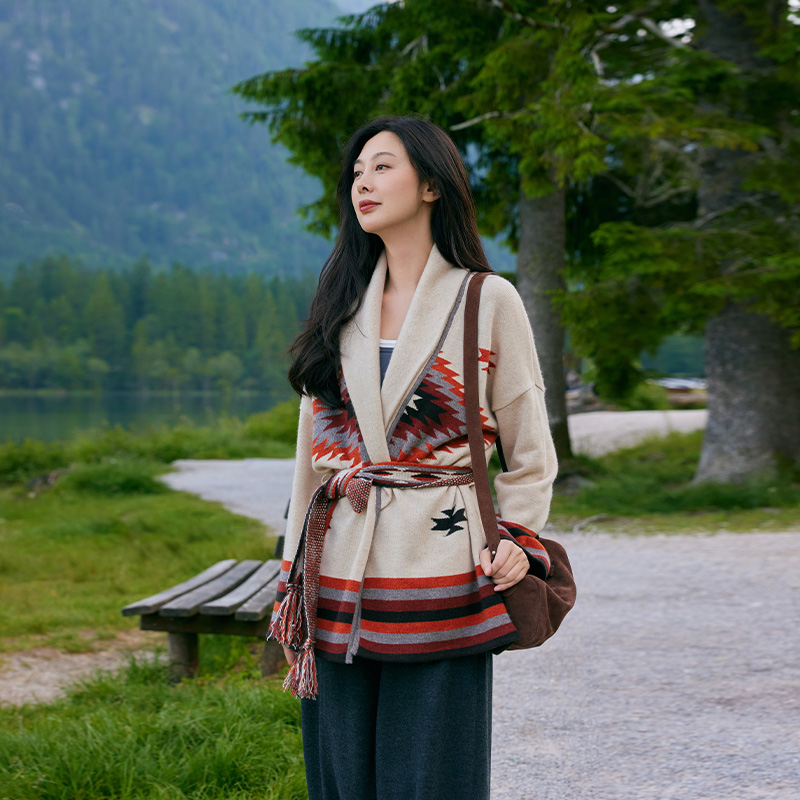 异域风情针织慵懒山羊绒大外套