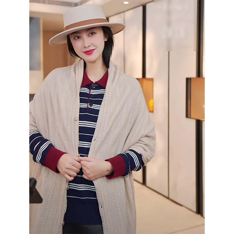 山羊绒披肩围巾外套秋冬款