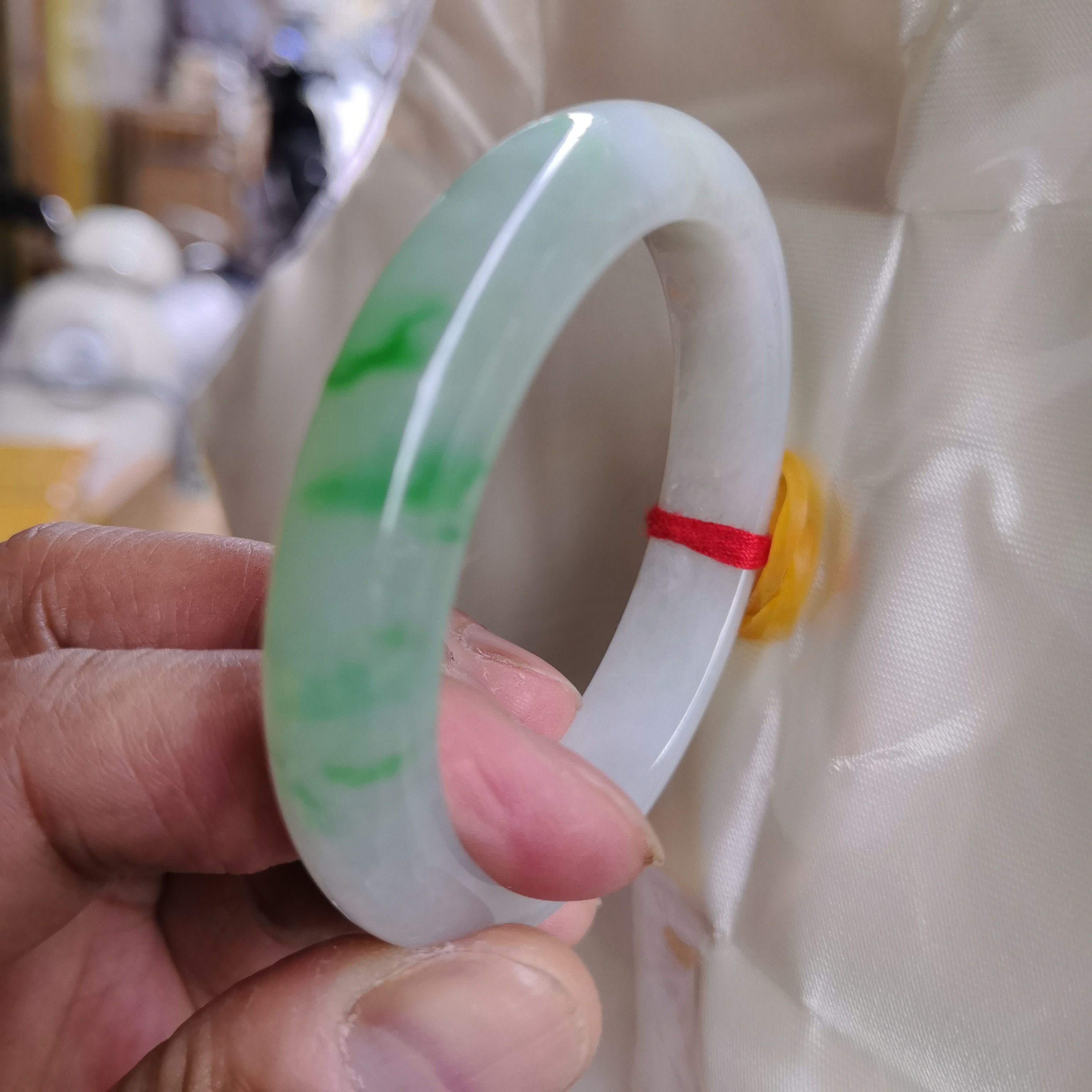 缅甸翡翠手镯冰种飘阳绿花玉镯子内径54正圈无纹天然A货正品带证