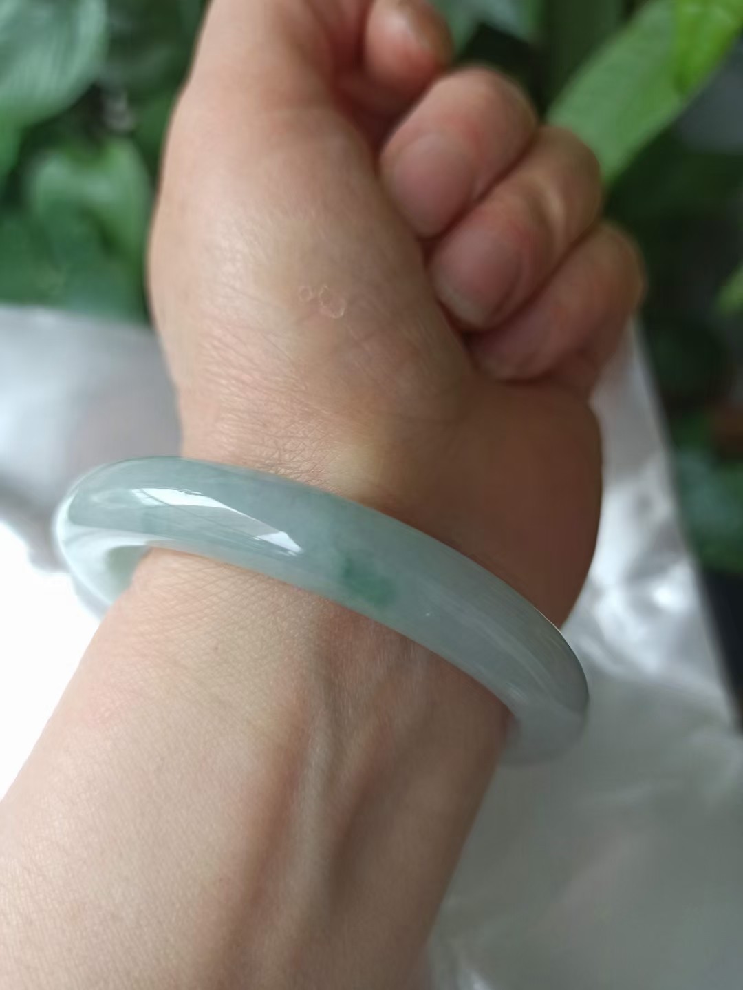 翡翠圆条玉镯飘蓝花手镯正品带权威证书81R