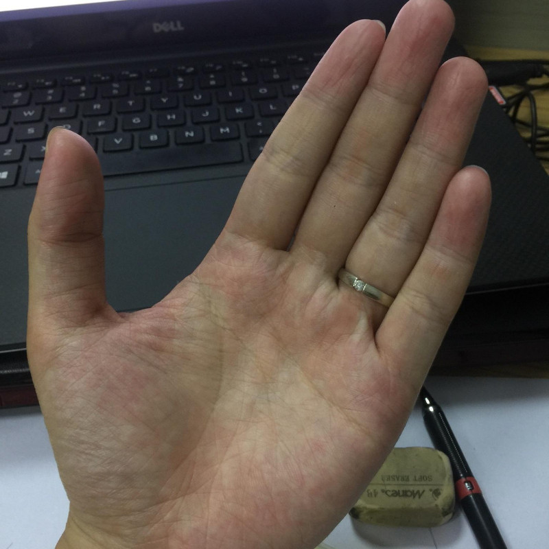 抖音推荐手裂开裂干燥手脱皮一抹恢复足裂脚后跟干裂防冻裂修复霜