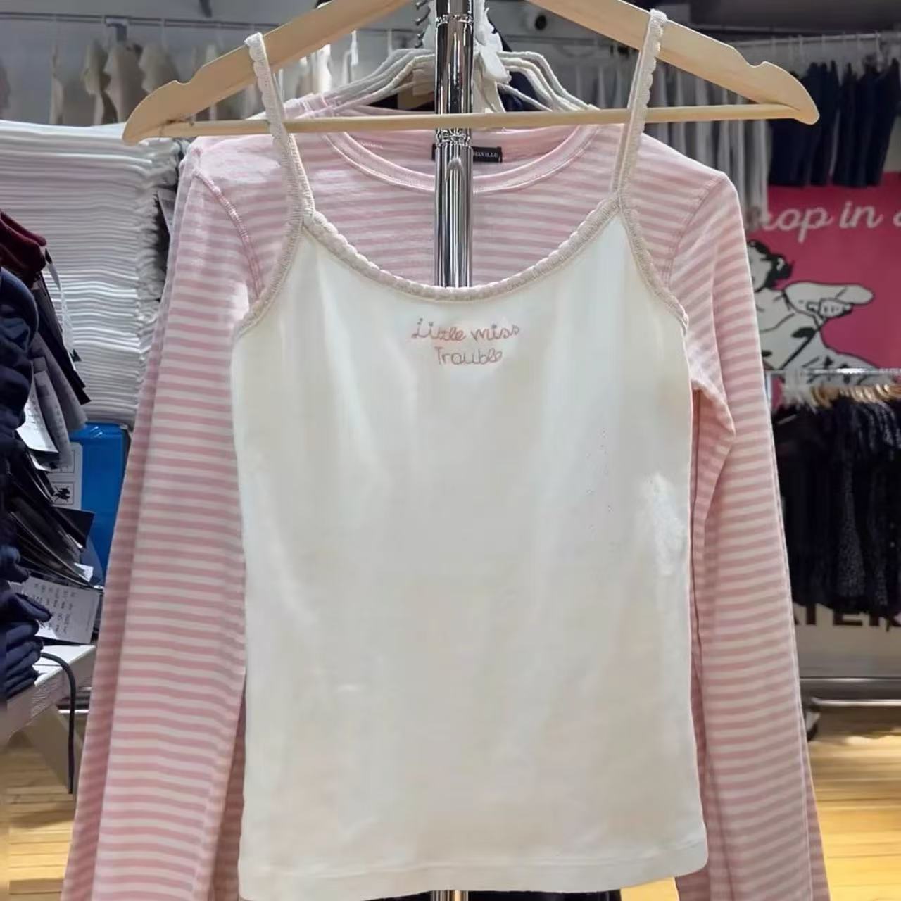 小海鸥白色镂空修身吊带