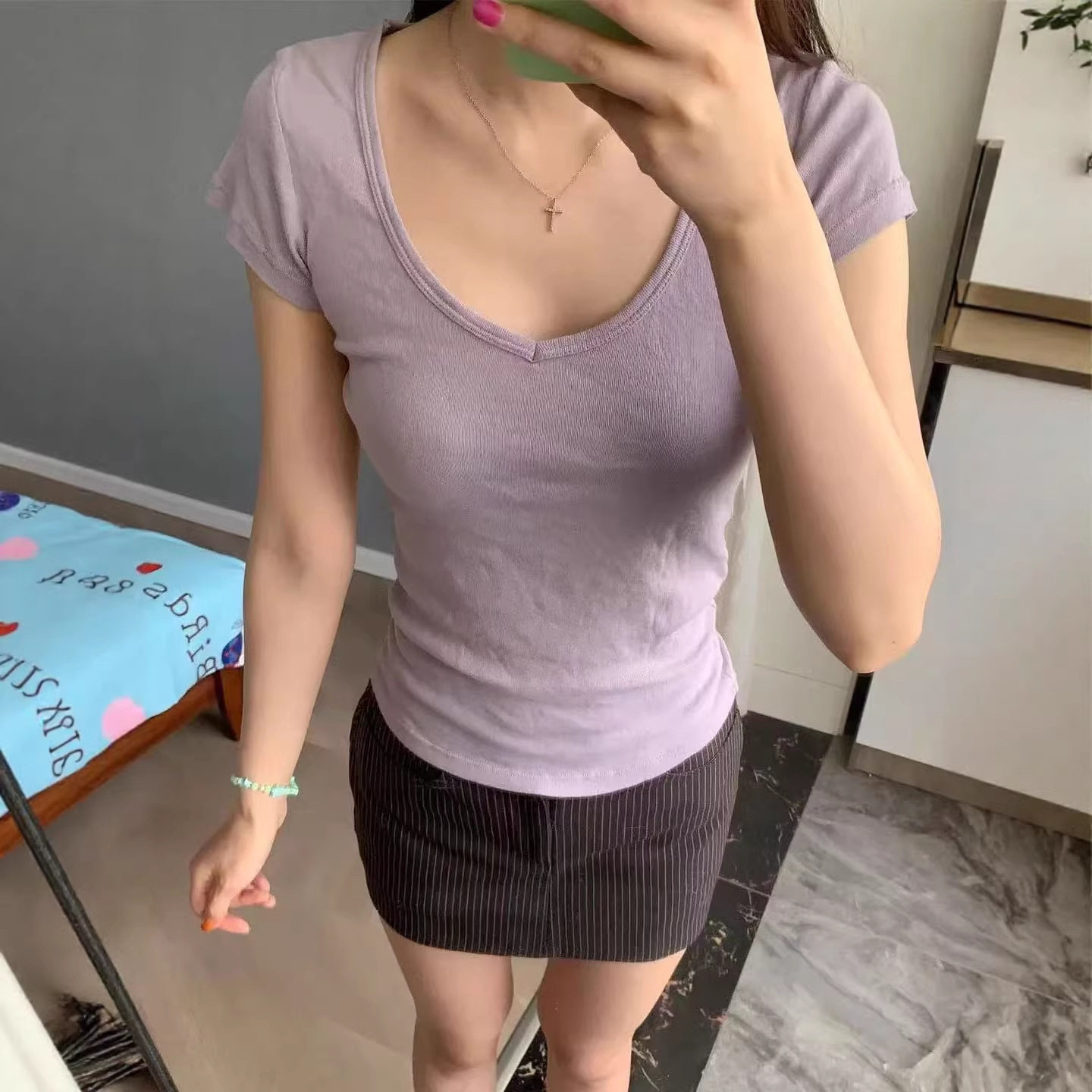 小海鸥紫色V领修身T恤
