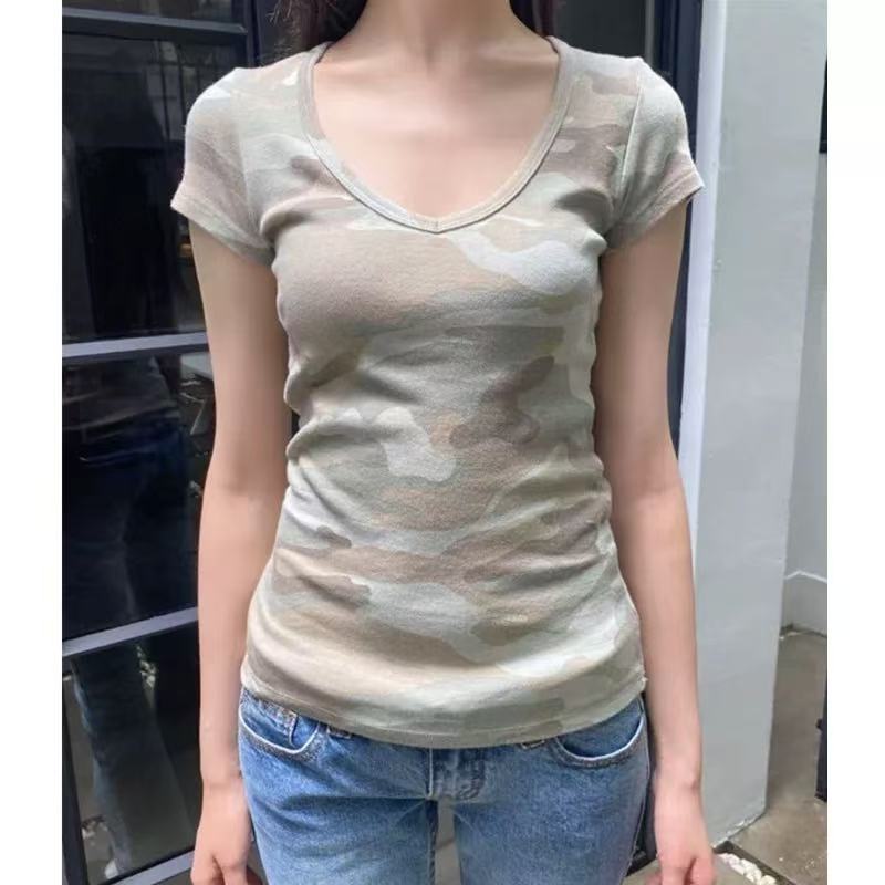 小海鸥辣妹迷彩V领短袖