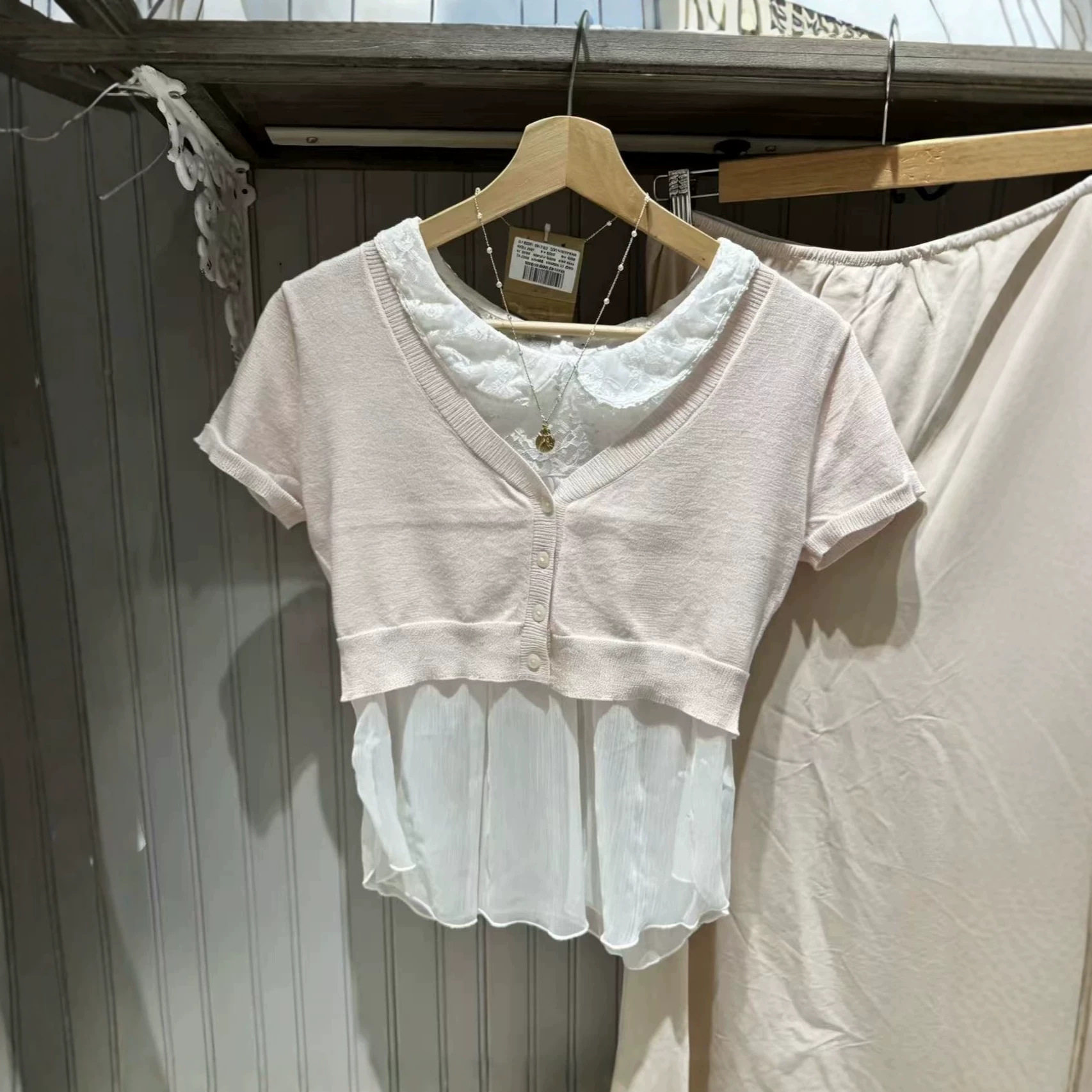浅粉V领短袖针织开衫女短款