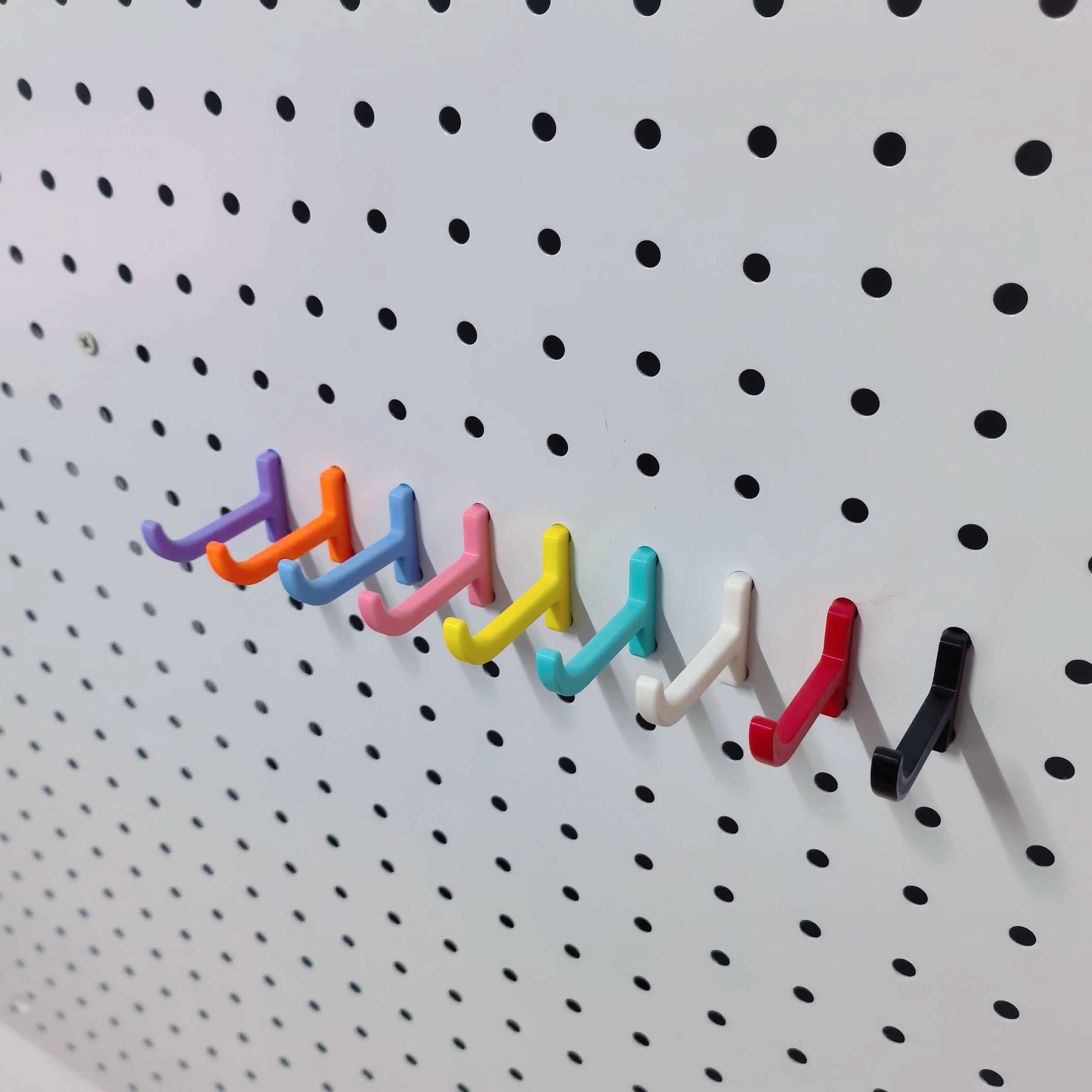 圆孔洞洞板配件 3D打印挂钩支架迷你塑料小挂钩 彩色不晃动挂钩