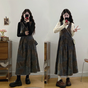 微胖mm早秋穿搭法式气质高级感复古丝绒背带连衣裙小香风减龄套装