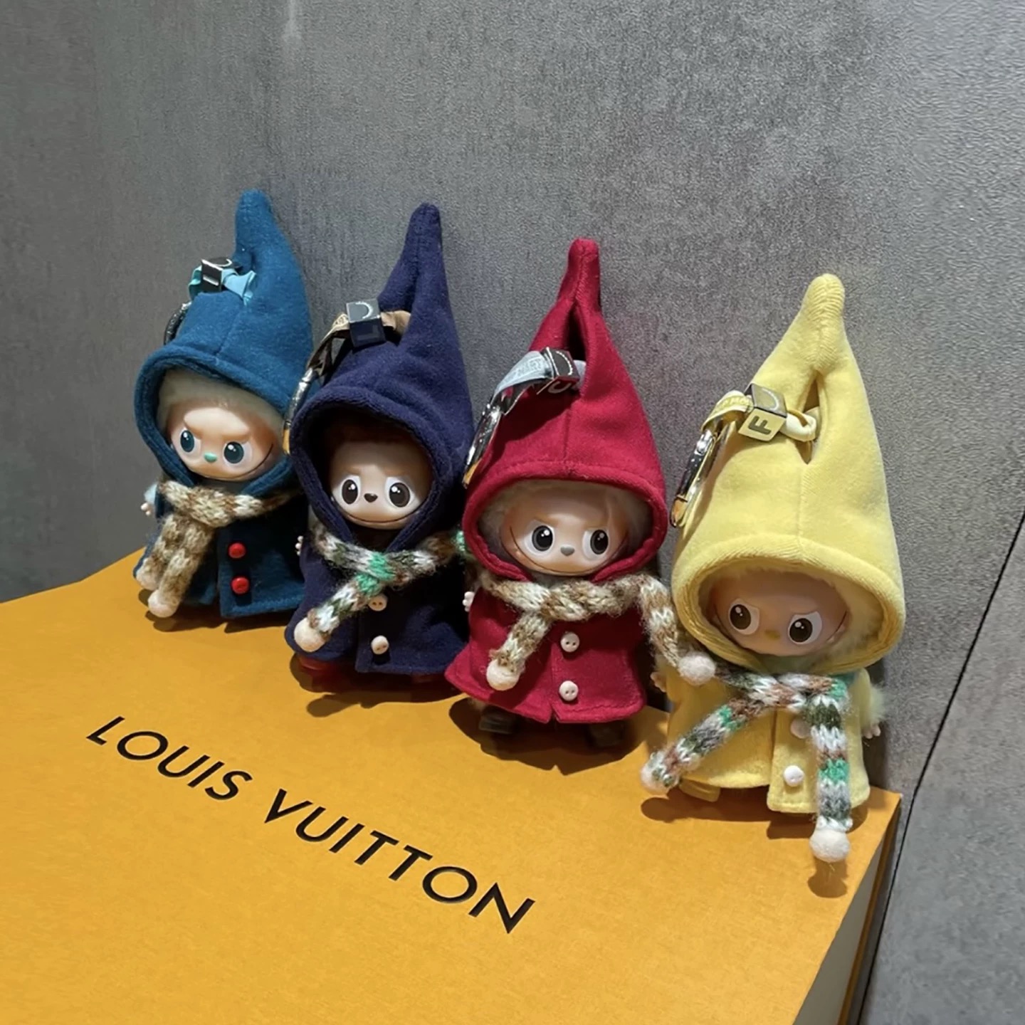 适用四代迷你拉布布小红帽娃衣mini版心底密码labubu魔法斗篷4.0
