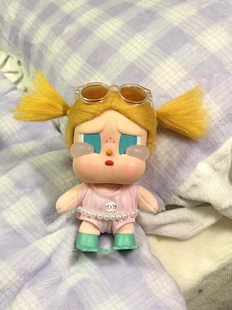 CRYBABY哭娃度假娃衣Vacation搪胶毛绒10cm咕噜起航泳衣毛衣着替