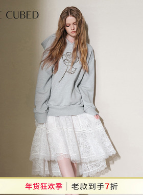 周雨彤同款CEE CUBED灰色玫瑰铆钉连帽卫衣白色蓬蓬蕾丝半裙新款