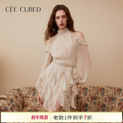 CEECUBED荷叶边碎钻漏肩连衣裙