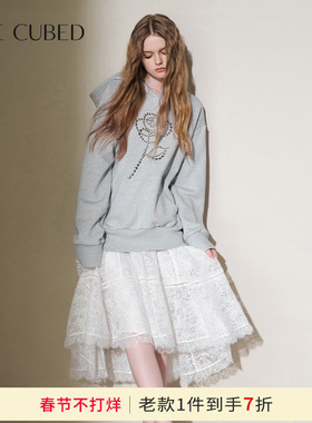 周雨彤同款CEE CUBED灰色玫瑰铆钉连帽卫衣白色蓬蓬蕾丝半裙新款
