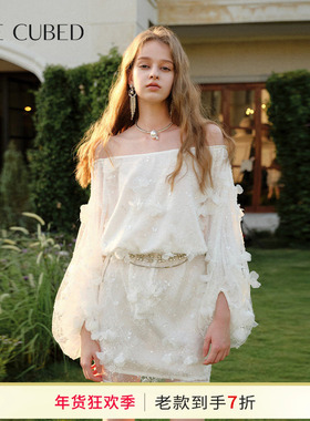 CEE CUBED立体花朵钉珠蕾丝一字肩温柔风连衣裙女2025春季新款