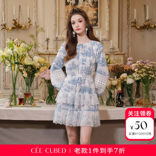 ELLIGIOI蓝色印花抽褶蕾丝花边拼接长袖连衣裙女2026春季新款