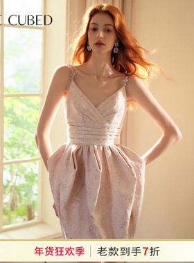 CEE CUBED法式宫廷小礼服金粉提花叠褶收腰钻饰吊带连衣裙2025新