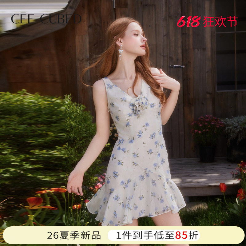 ELLIGIOI蓝白玫瑰印花V领无袖连衣裙度假小裙子女2026夏季新款