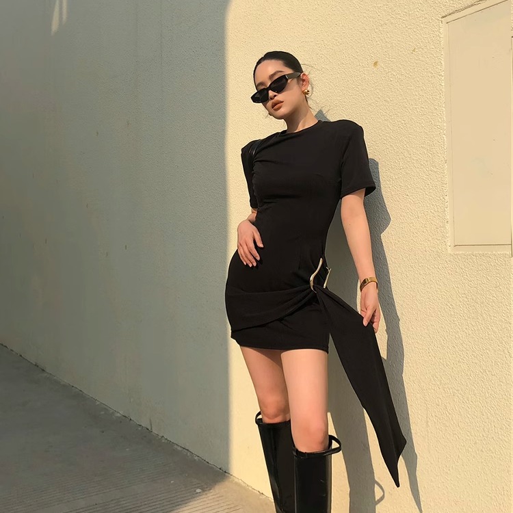 AIYALIU2025年新品欧美风纯色修身显瘦金属扣装饰飘带连衣裙