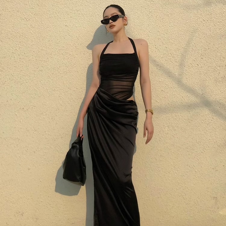 AIYALIU2025年新品挂脖修身露腰露背黑色性感高级网纱拼接连衣裙