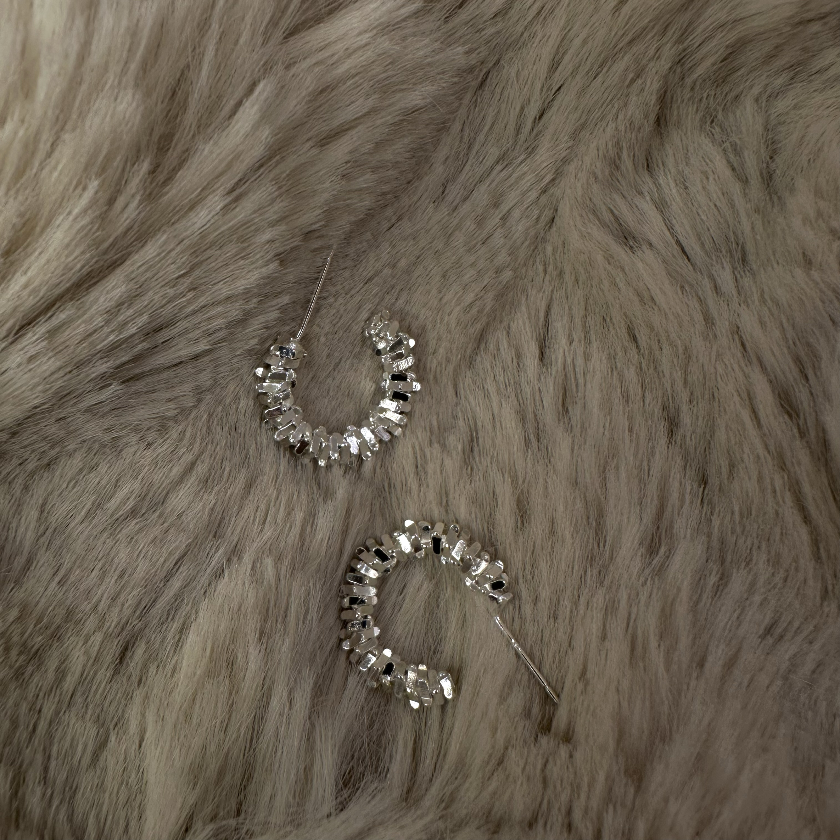 AIYALIU碎银子c型小众设计感耳钉高级感气质半圆圈耳环