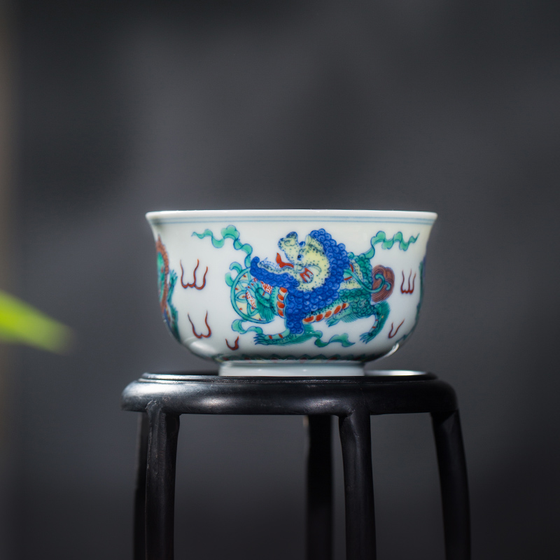 枭窑手工手绘三獅杯斗彩