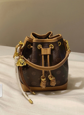 南风Chio2nd 面包小狗 维港邂逅水桶包2026超火小包包女单肩斜挎