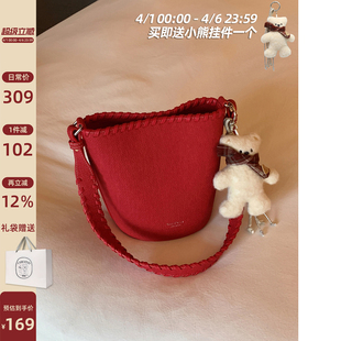 南风Chio2nd 2026超火红色洋气单肩斜挎小包 热恋假期水桶包包女款