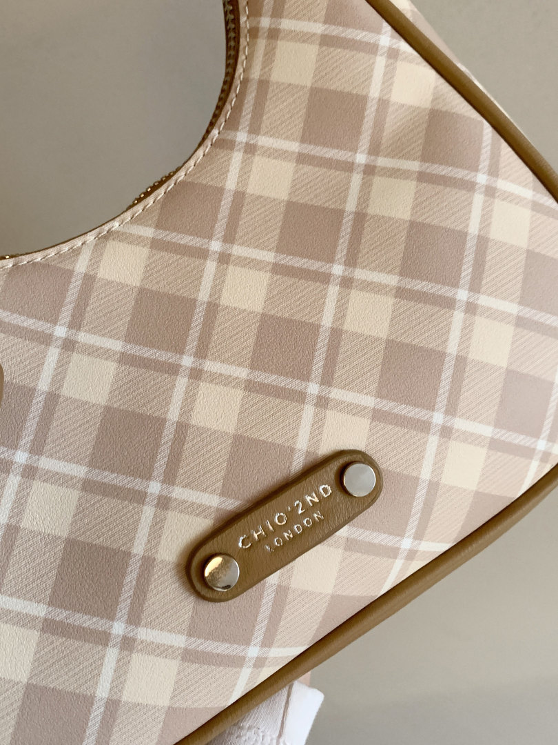 Close-up of a beige plaid CHIO'2ND LONDON bag or accessory