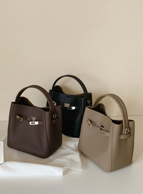 南风Chio2nd 戴妃暖咖水桶包包女2026新款高级通勤手提单肩斜挎包