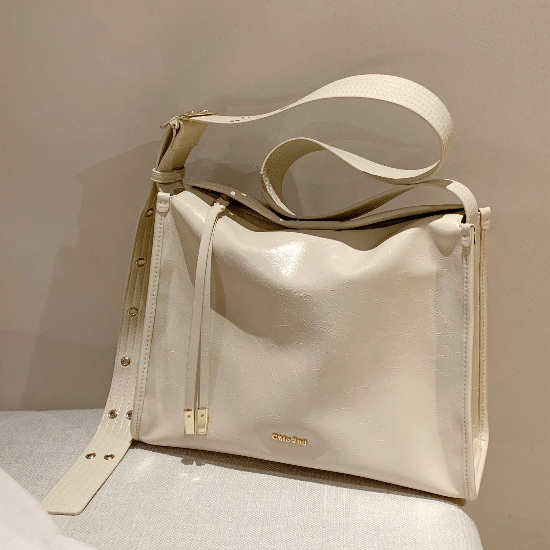 南风Chio2nd 油蜡画报托特包女2023新款春季大容量包包单肩包通勤使用感如何?