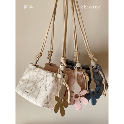 南风Chio2nd花朵抽绳腋下包