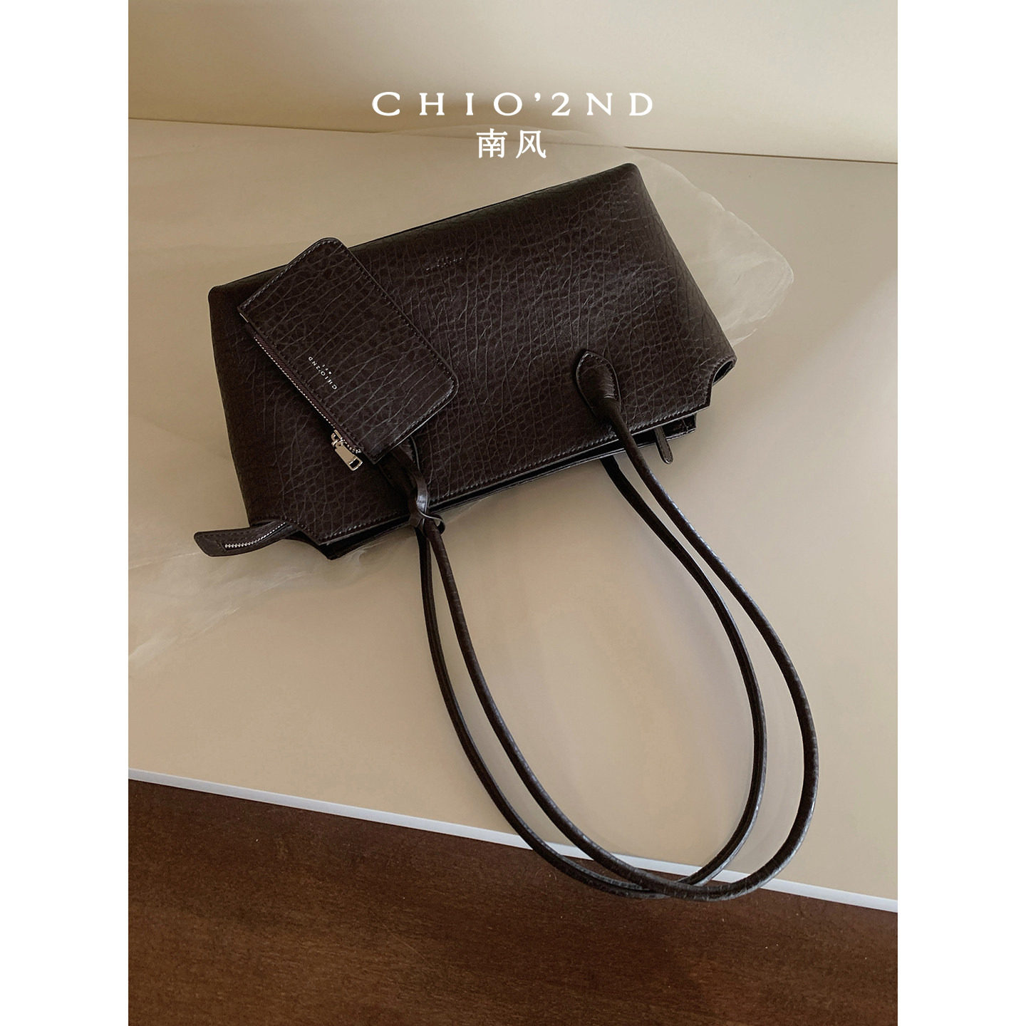 南风Chio2nd 牛皮 ro～w风 腋下法棍包包女鳄鱼纹简约通勤单肩包