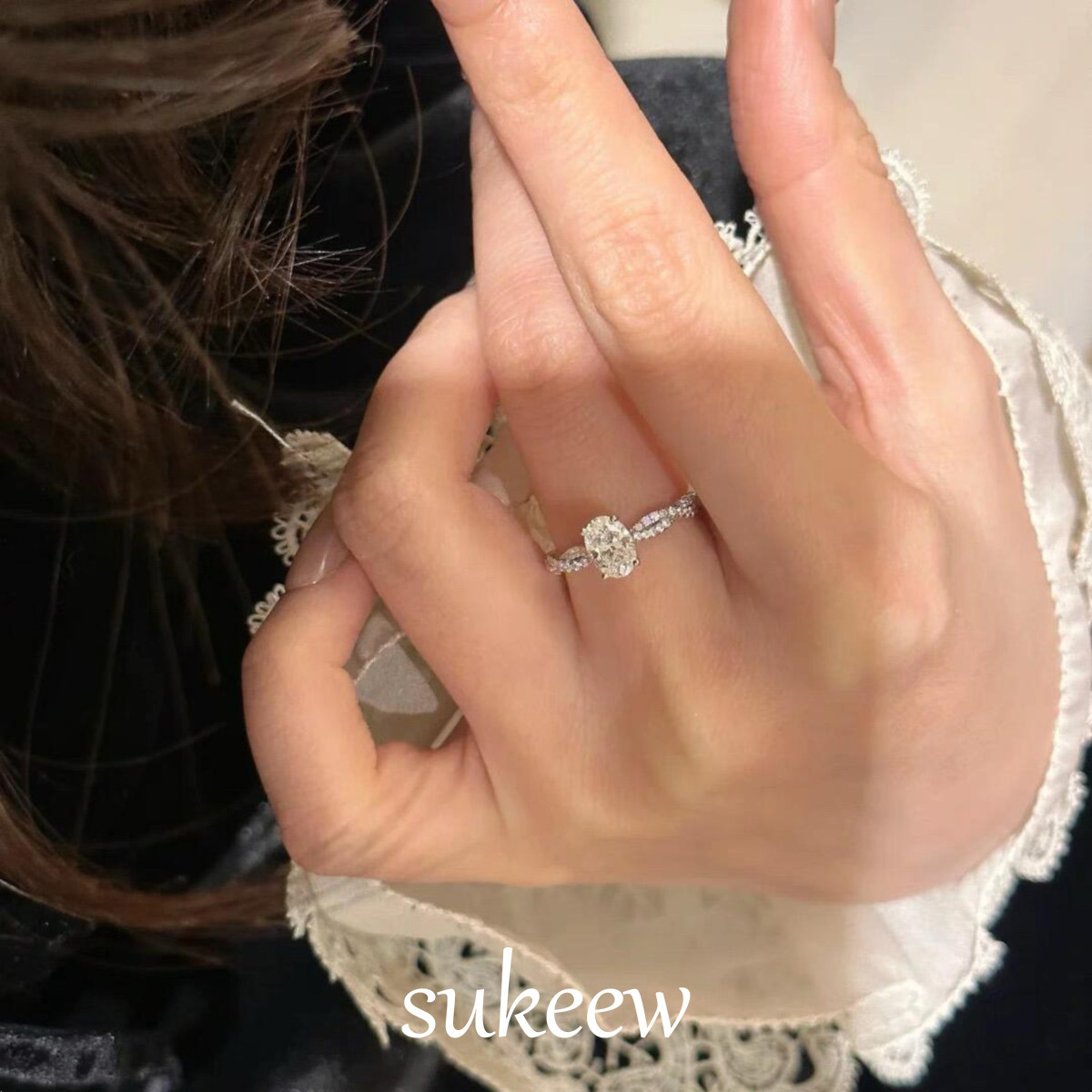 SUKEEW/酥可 轻舞飞扬·S925银轻奢高级感旋转芭蕾扭纹鸽子蛋戒指