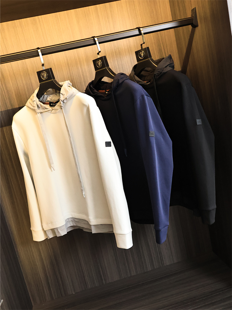 “三明治”空气层休闲卫衣