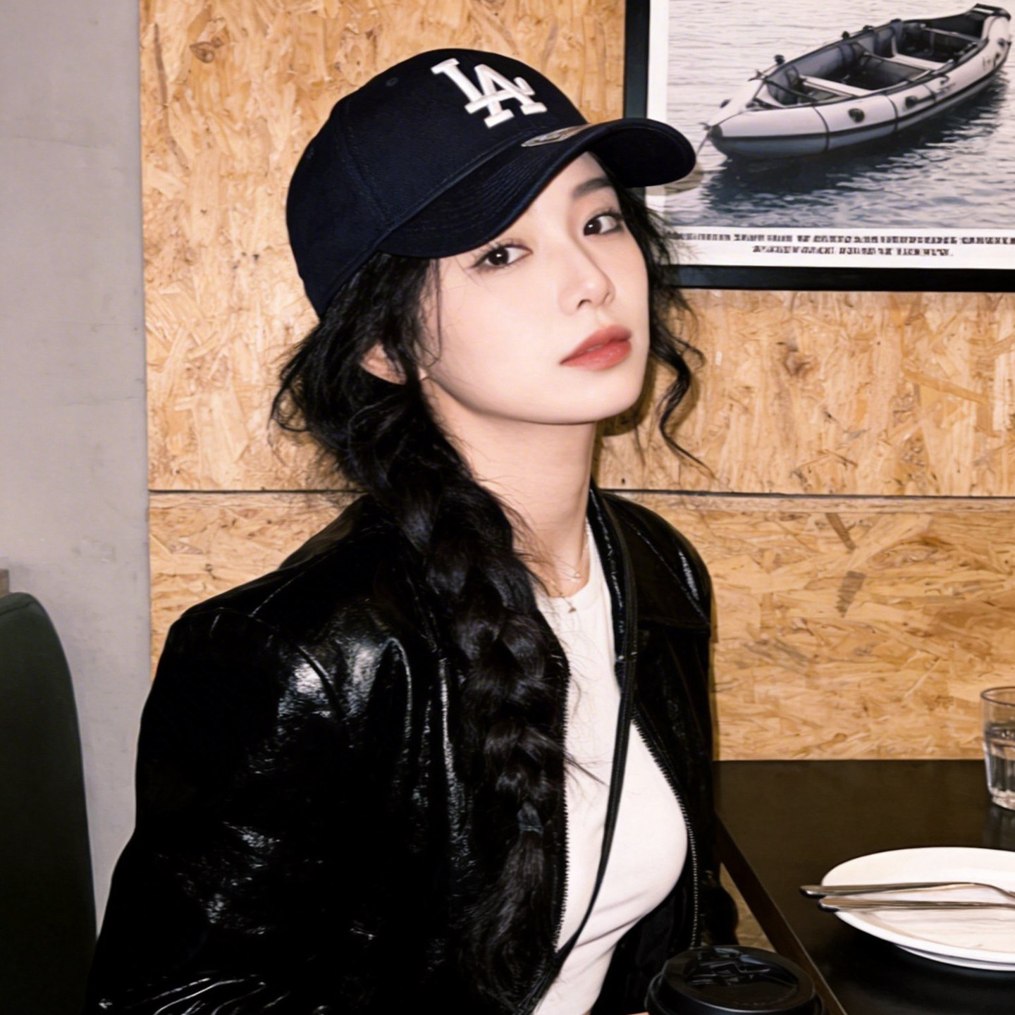 闵熙珍痛斥老板同款帽子 暮光蓝黑色LA棒球帽女显白瘦遮阳鸭舌帽