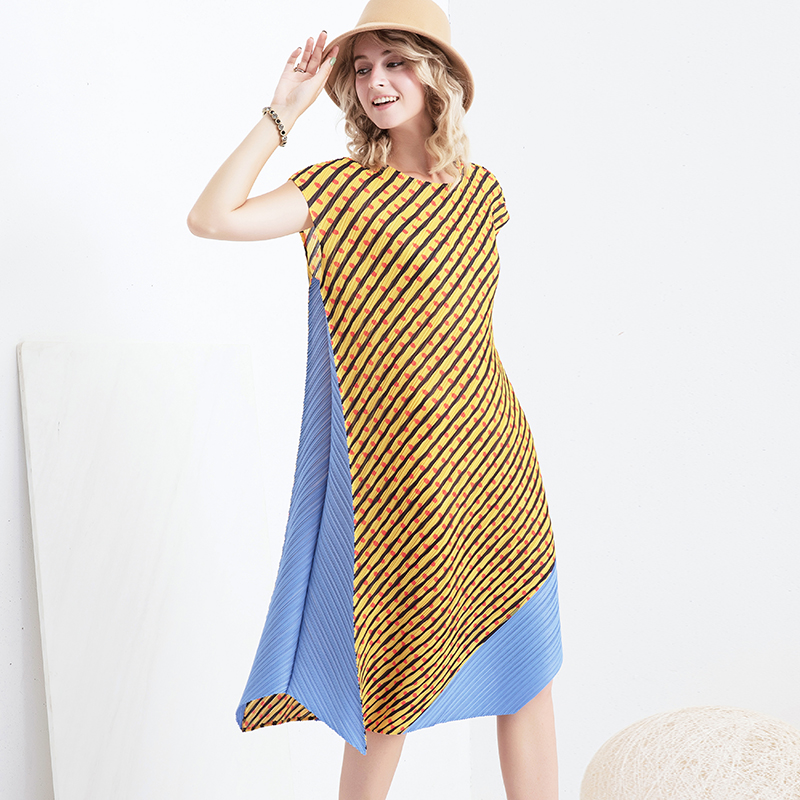 斜纹圆点撞色褶皱不规则连衣裙夏