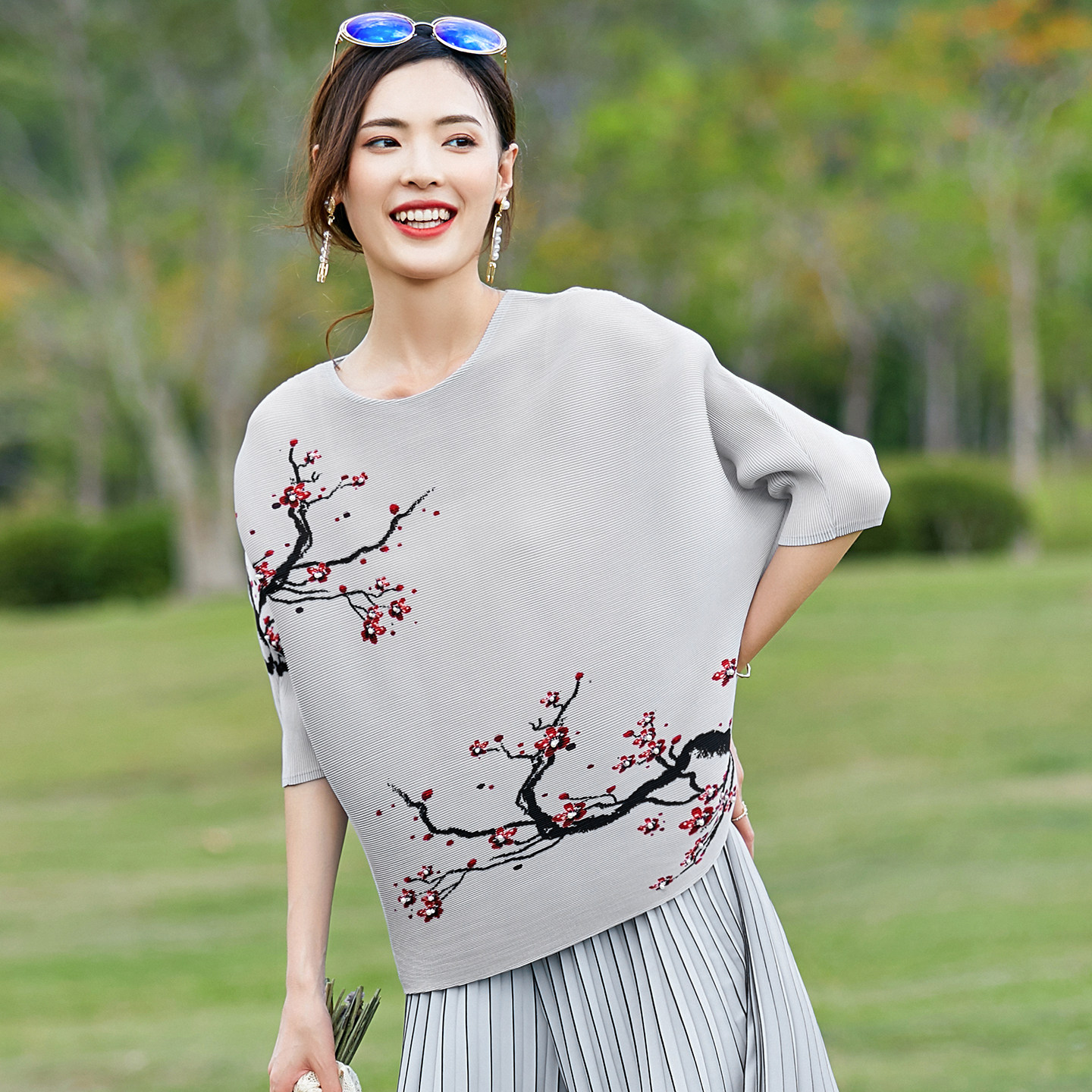 民族风花卉印花气质女士上衣大码宽松显瘦休闲褶皱钉珠蝙蝠袖t恤