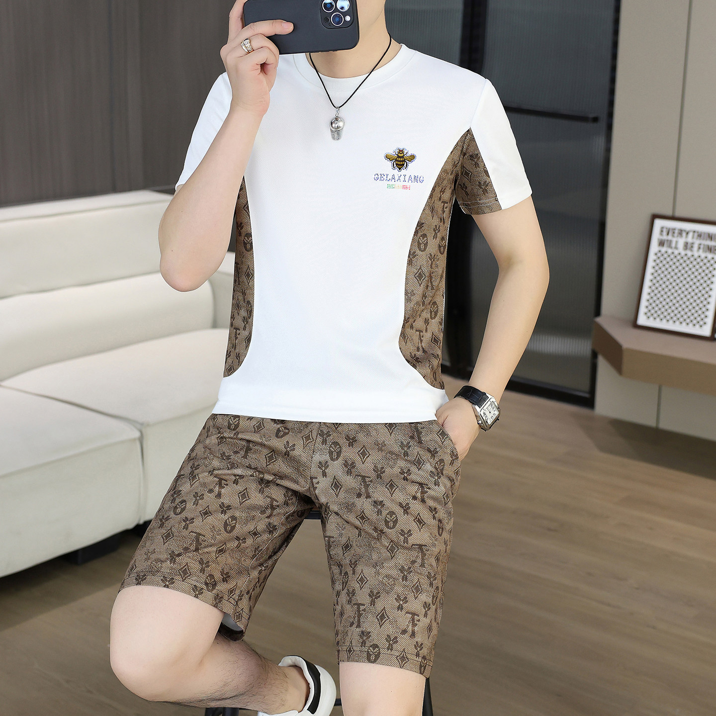 夏季男士短袖套装时尚潮流小蜜蜂烫钻T恤青年欧版上衣短裤两件套