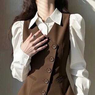 叠穿套装 2026超火减龄独特设计感漂亮气质小香风咖色西装 马甲衬衫