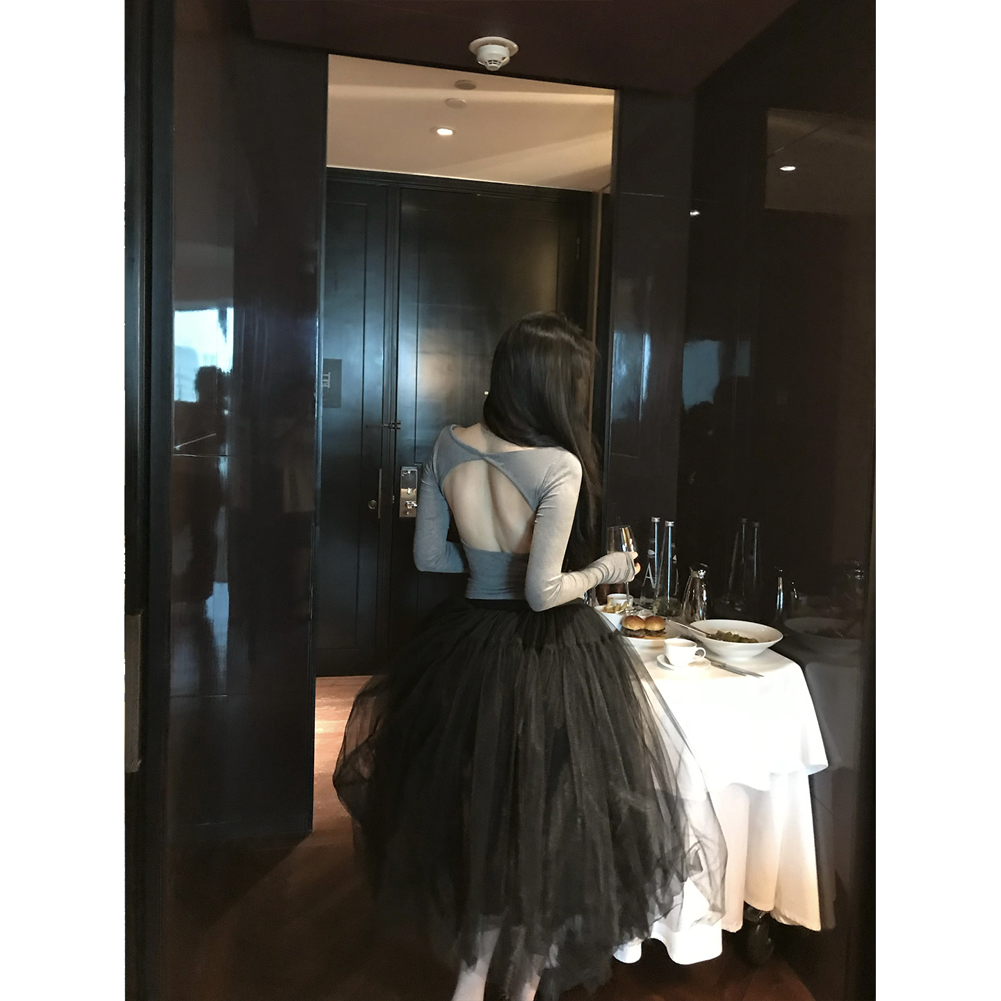 天丝羊毛性感露背显瘦设计感T恤